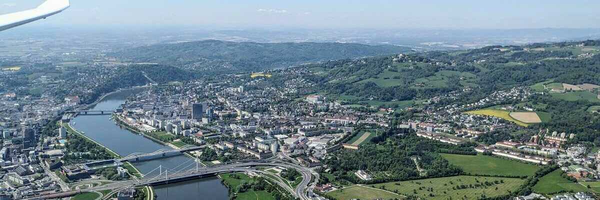 Flugwegposition um 10:03:46: Aufgenommen in der Nähe von Linz, Österreich in 726 Meter